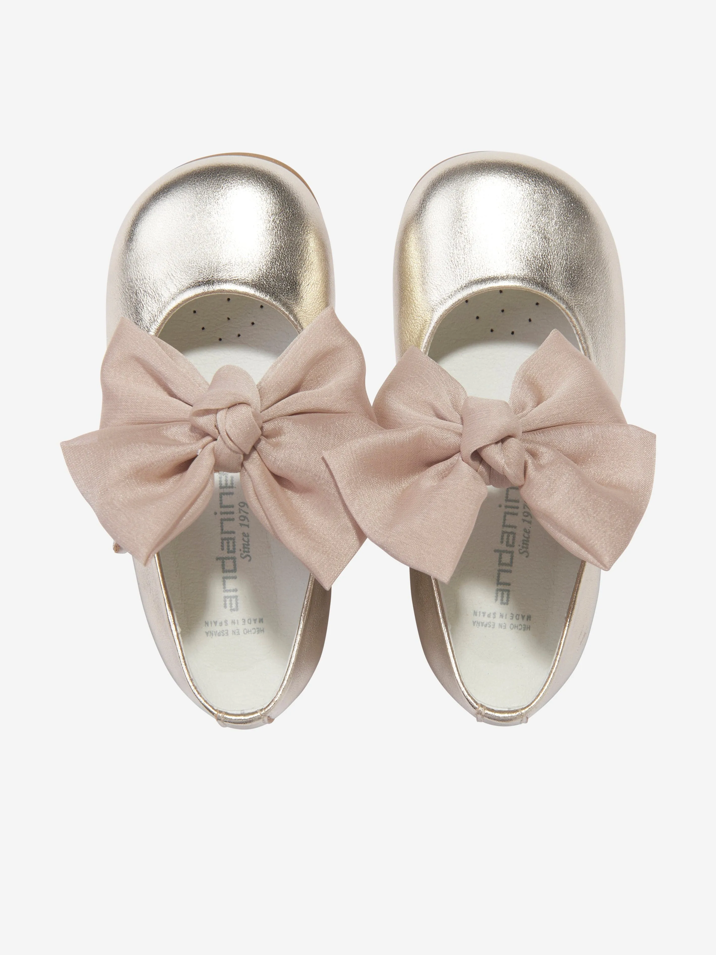 Andanines Girls Leather Bow Shoes in Gold