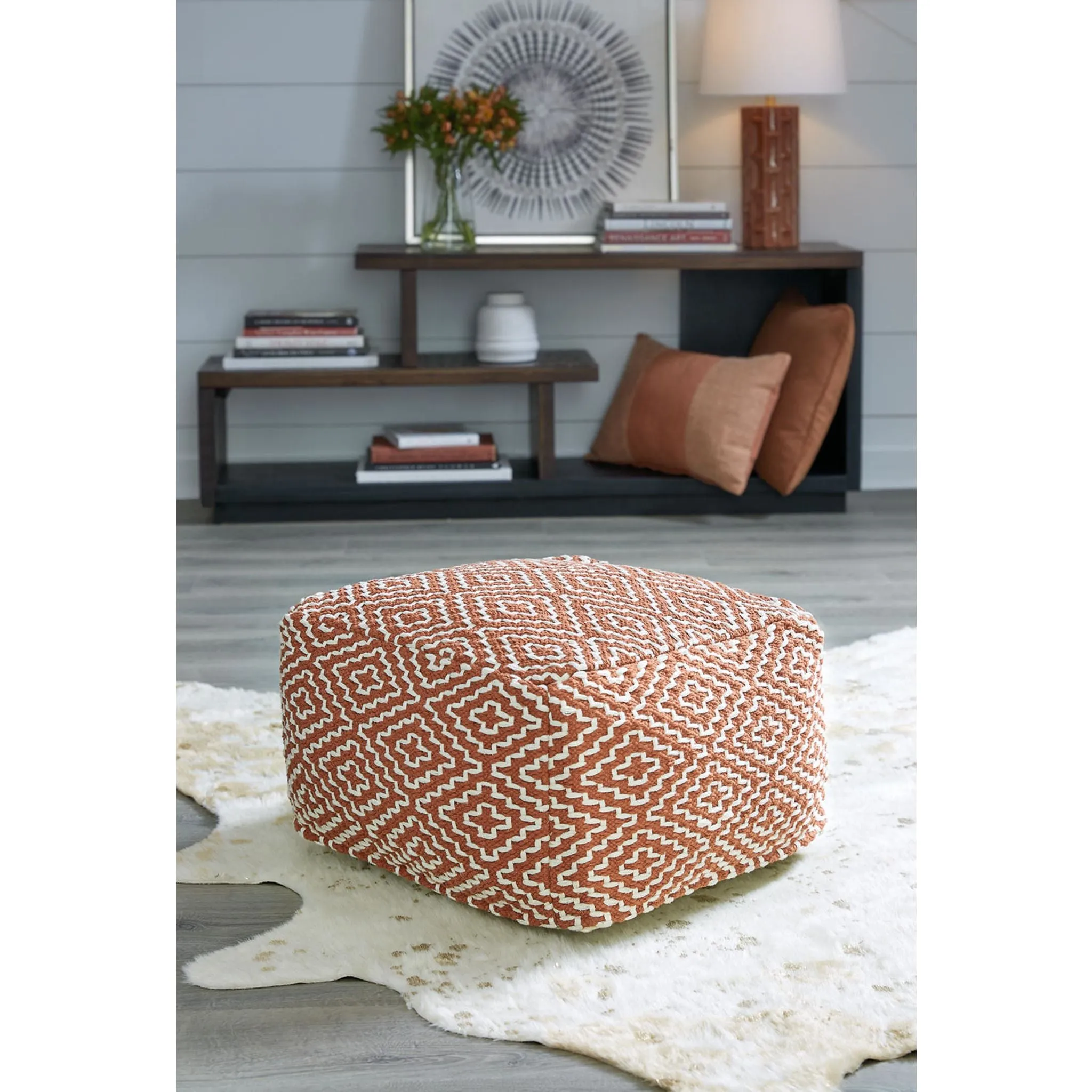 Brynnsen Pouf