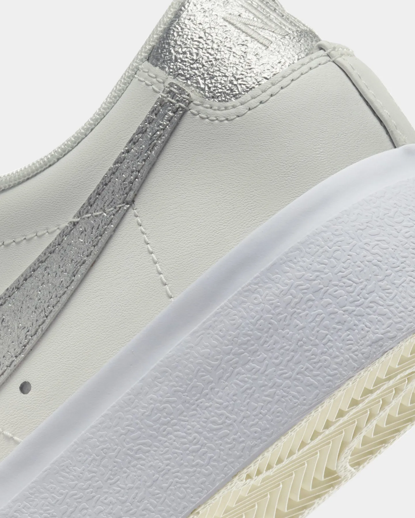 Nike Women's Blazer Low Platform Summit White/Metallic