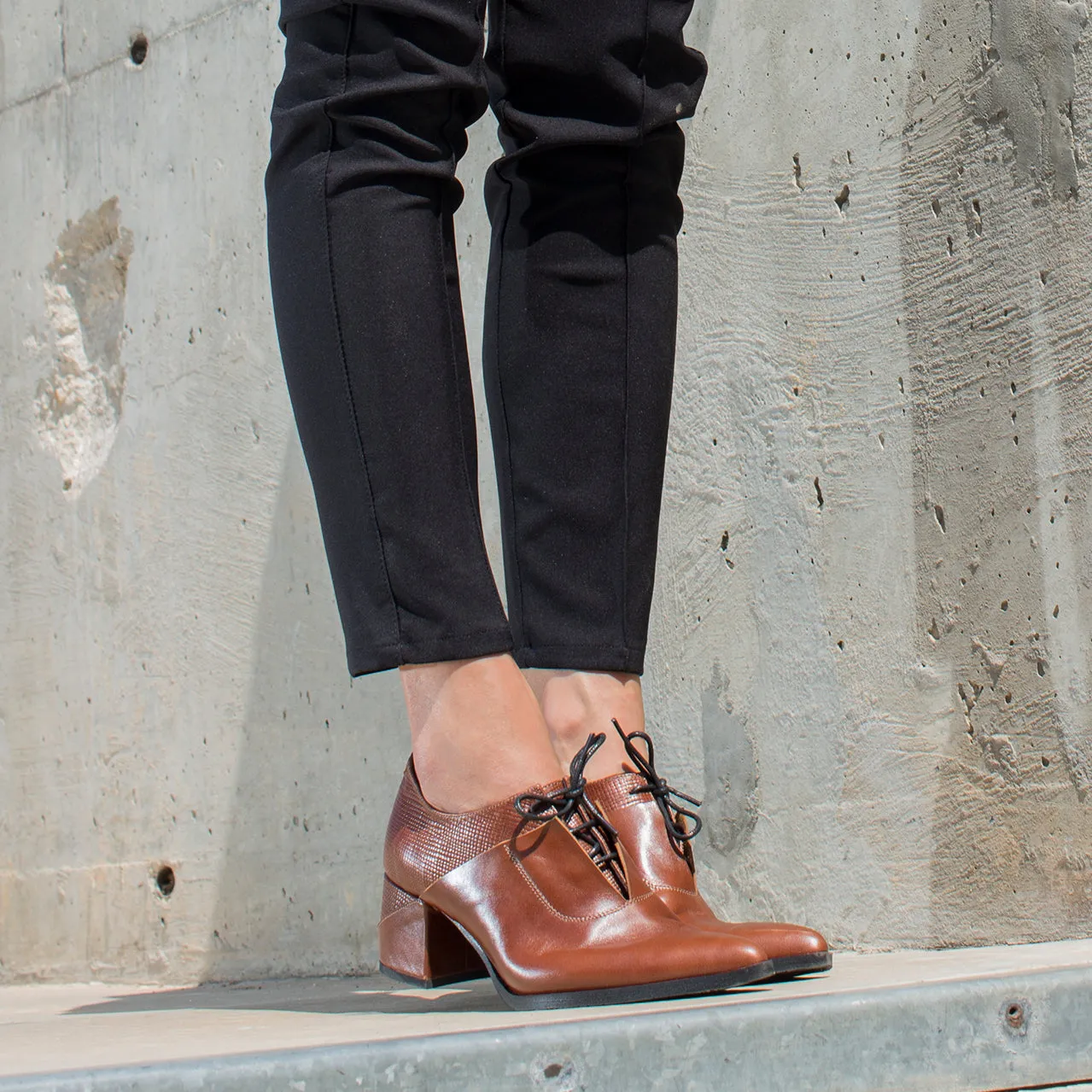 Tamarix -  Textured Oxford Pumps, Brown