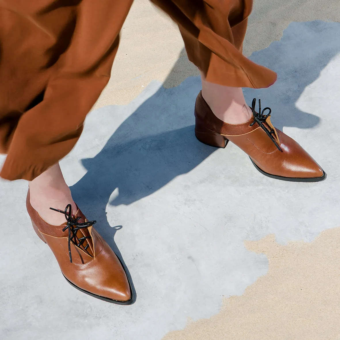 Tamarix -  Textured Oxford Pumps, Brown